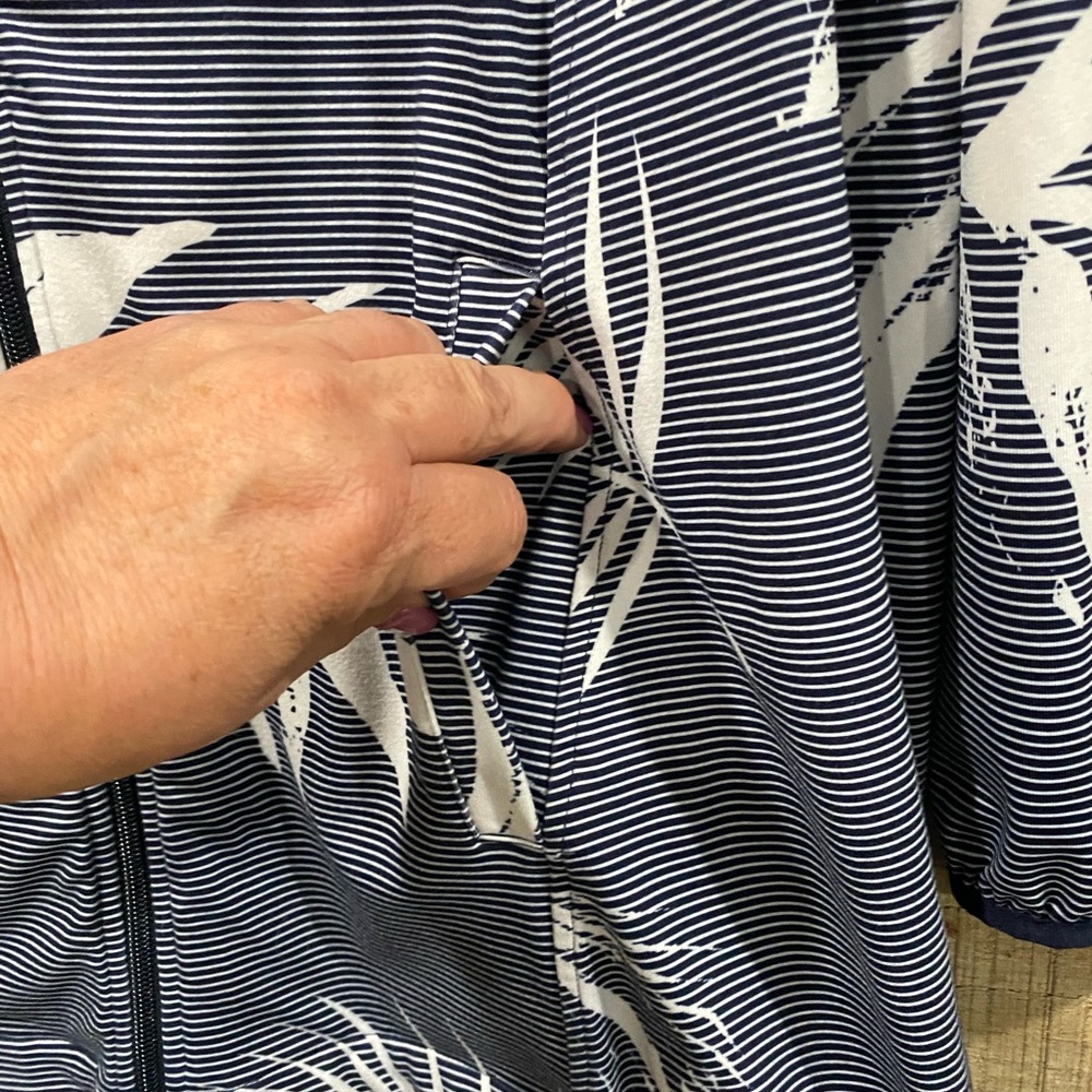 Christopher & Banks Navy Blue & White Athleisure Jacket Size Petite XL - Picture 3 of 5
